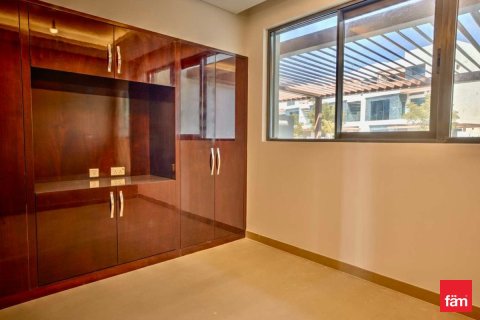 Villa in Dubai 4 bedrooms, 154.1 sq.m. № 94746 - photo 9