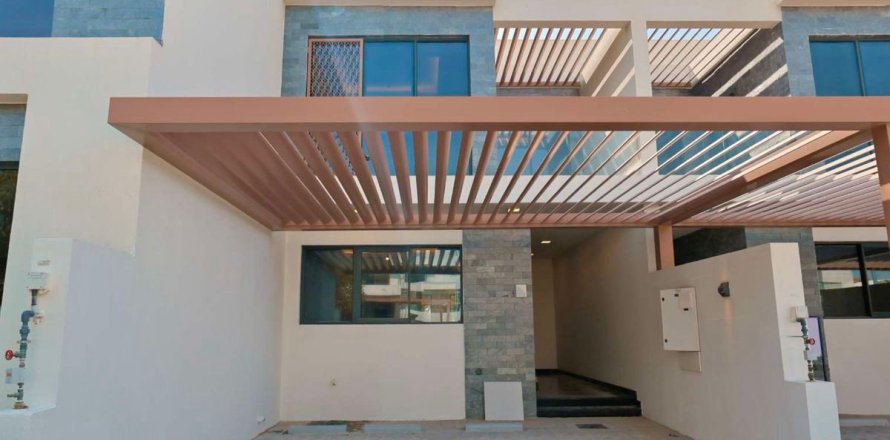 Villa in Dubai 4 bedrooms, 154.1 sq.m. № 94746