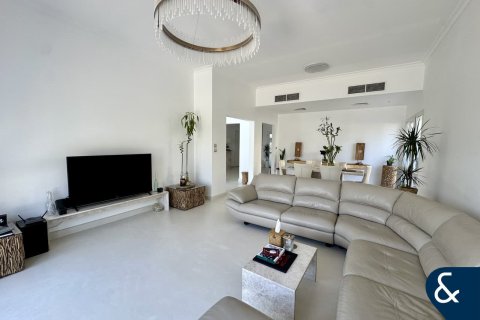 Villa in Meadows, Dubai 5 bedrooms, 332 sq.m. № 98960 - photo 3