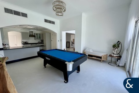 Villa in Meadows, Dubai 5 bedrooms, 332 sq.m. № 98960 - photo 4