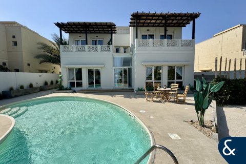 Villa in Meadows, Dubai 5 bedrooms, 332 sq.m. № 98960 - photo 16