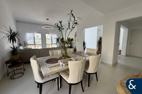 Villa in Meadows, Dubai 5 bedrooms, 332 sq.m. № 98960 - photo 7