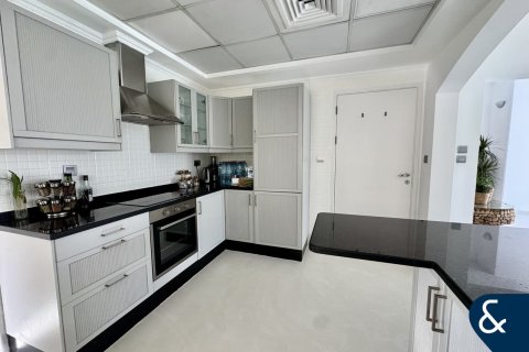 Villa in Meadows, Dubai 5 bedrooms, 332 sq.m. № 98960 - photo 6