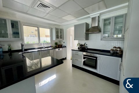 Villa in Meadows, Dubai 5 bedrooms, 332 sq.m. № 98960 - photo 5