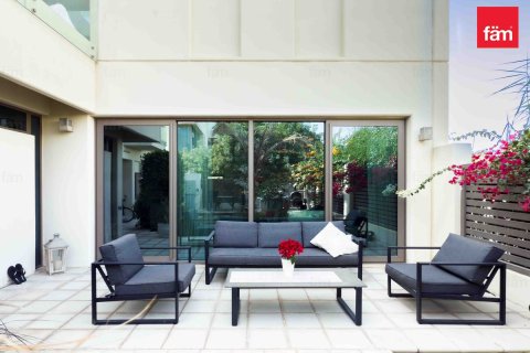 فيلا في دبي 4 غرف نوم, 218.1 م² رقم 83450 - صورة 8