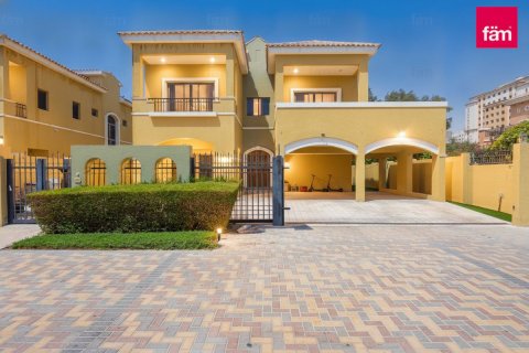 Вилла в Дубае, 4 спальни, 560.9м², № 114881