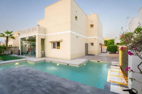 Villa à Meadows, Dubai, 4 chambres, 553 m², № 62205 - photo 1