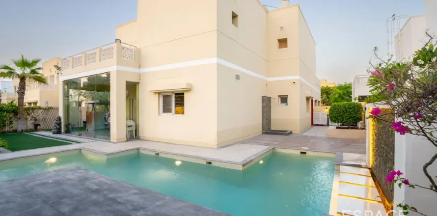 Villa à Meadows, Dubai, 4 chambres, 553 m², № 62205