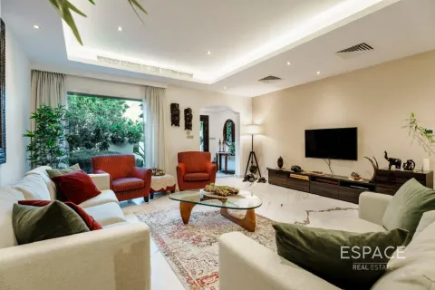 Villa à Meadows, Dubai, 4 chambres, 553 m², № 62205 - photo 2