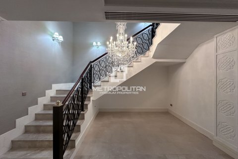 Villa in Palm Jumeirah, Dubai 5 bedrooms, 436 sq.m. № 8716 - photo 6
