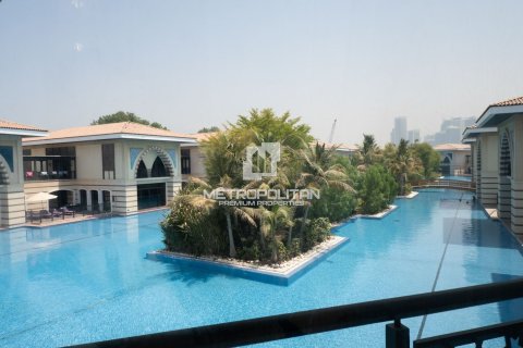 Villa in Palm Jumeirah, Dubai 5 bedrooms, 436 sq.m. № 8716 - photo 1