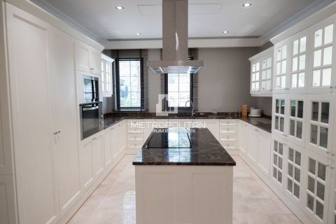Villa in Palm Jumeirah, Dubai 5 bedrooms, 436 sq.m. № 8716 - photo 5