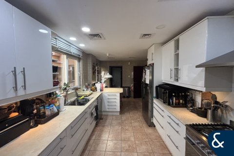 Снять в аренду таунхаус в Дубай Инвестмент Парке, Дубай: 3 спальни, 375м², № 91534 - фото 3