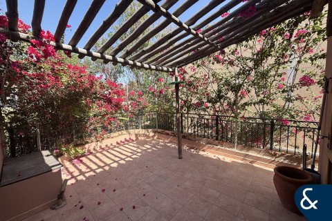 Снять в аренду таунхаус в Дубай Инвестмент Парке, Дубай: 3 спальни, 375м², № 91534 - фото 5