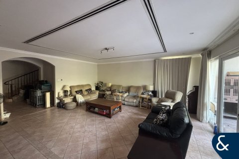 Снять в аренду таунхаус в Дубай Инвестмент Парке, Дубай: 3 спальни, 375м², № 91534 - фото 14