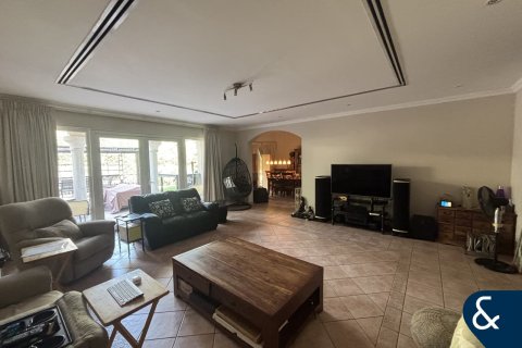 Снять в аренду таунхаус в Дубай Инвестмент Парке, Дубай: 3 спальни, 375м², № 91534 - фото 2