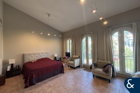 Снять в аренду таунхаус в Дубай Инвестмент Парке, Дубай: 3 спальни, 375м², № 91534 - фото 10