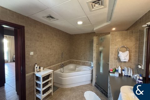 Снять в аренду таунхаус в Дубай Инвестмент Парке, Дубай: 3 спальни, 375м², № 91534 - фото 11