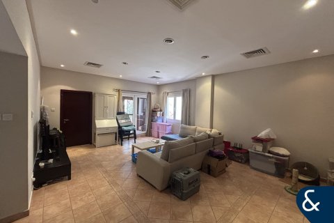 Снять в аренду таунхаус в Дубай Инвестмент Парке, Дубай: 3 спальни, 375м², № 91534 - фото 7