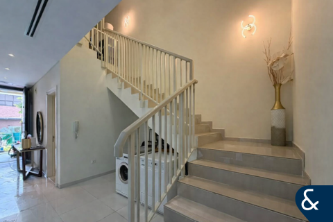 Снять в аренду виллу в DAMAC Hills (Akoya by DAMAC), Дубай: 3 спальни, 240м², № 91522 - фото 3