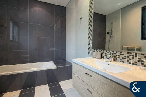 Снять в аренду виллу в DAMAC Hills (Akoya by DAMAC), Дубай: 3 спальни, 240м², № 91522 - фото 5