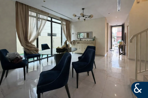 Снять в аренду виллу в DAMAC Hills (Akoya by DAMAC), Дубай: 3 спальни, 240м², № 91522 - фото 2