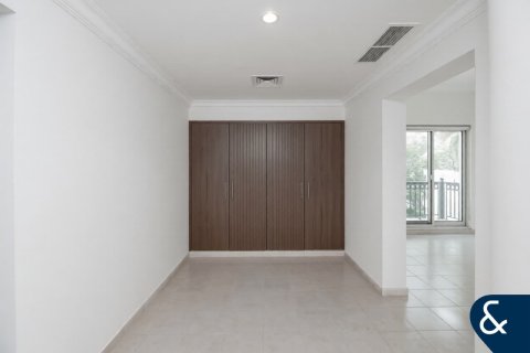Villa in Jumeirah Islands, Dubai 4 bedrooms, 492 sq.m. № 91533 - photo 17