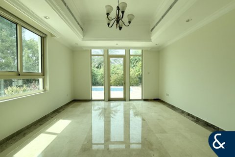 Villa in Jumeirah Islands, Dubai 4 bedrooms, 492 sq.m. № 91533 - photo 12