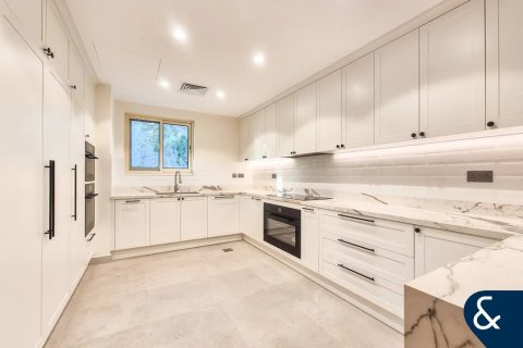 Villa in Jumeirah Islands, Dubai 4 bedrooms, 492 sq.m. № 91533 - photo 5