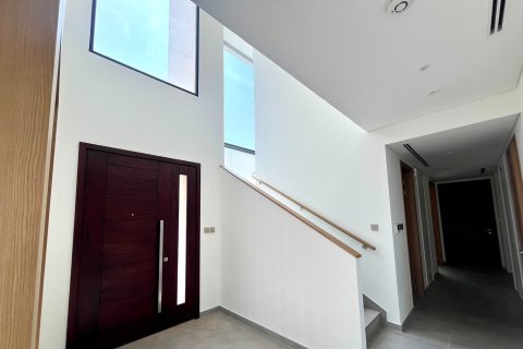 Villa in Jebel Ali, Dubai 4 bedrooms, 404.96 sq.m. № 142102 - photo 2