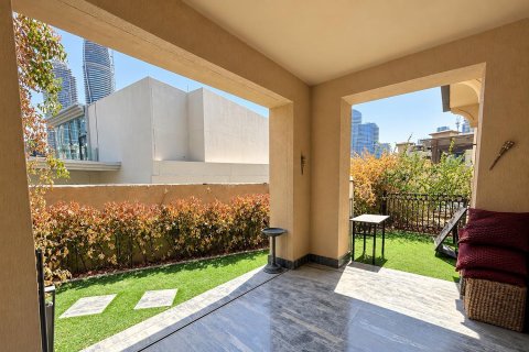 Apartment in Downtown Dubai (Downtown Burj Dubai), Dubai 2 bedrooms, 163.32 sq.m. № 142103 - photo 2