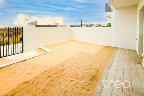 Снять в аренду таунхаус в EMAAR South, Dubai South (Dubai World Central), Дубай: 3 спальни, 182.09м², № 136197 - фото 10
