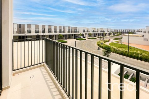 Снять в аренду таунхаус в EMAAR South, Dubai South (Dubai World Central), Дубай: 3 спальни, 182.09м², № 136197 - фото 12