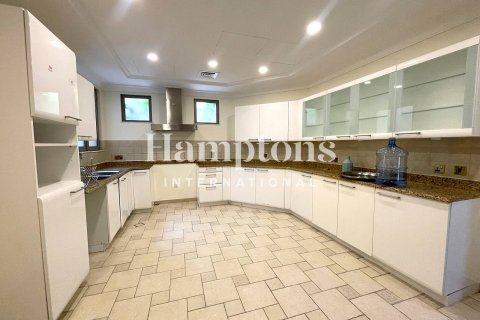 Снять в аренду виллу в FIVE Palm Jumeirah, Пальма Джумейра, Дубай: 5 спален, 520.25680000м², № 63573 - фото 5