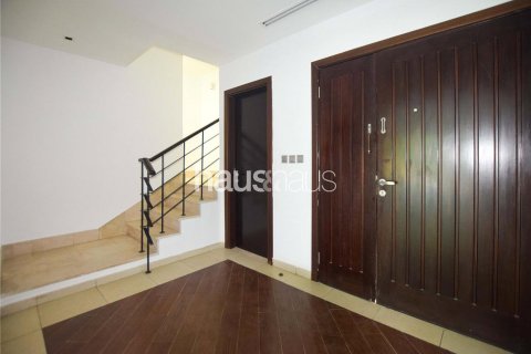 Adosado en Jumeirah Village Triangle, Dubai, 1 dormitorio, 152 m², № 43900 - foto 3