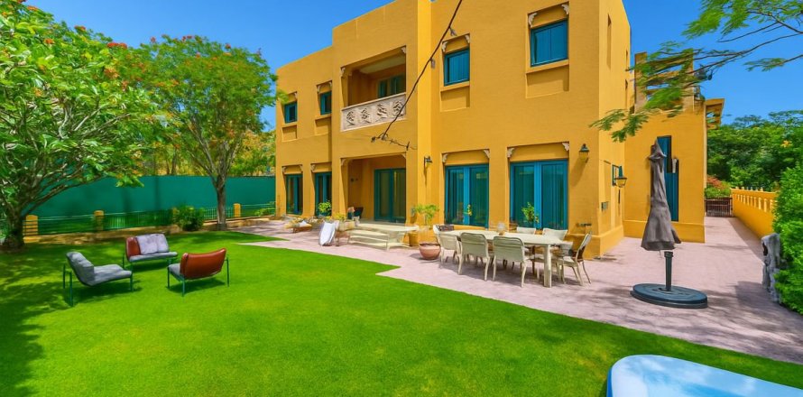 Villa in Al Furjan, Dubai 3 bedrooms, 600 sq.m. № 49356