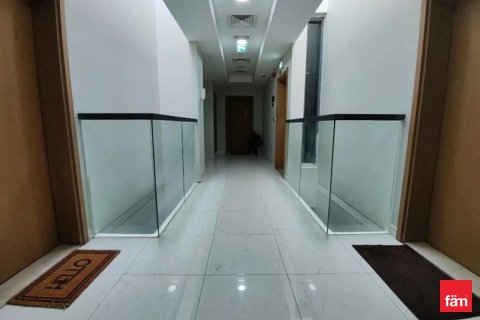 Building in Wadi Al Safa 2, Dubai 750 sq.m. № 49366 - photo 6
