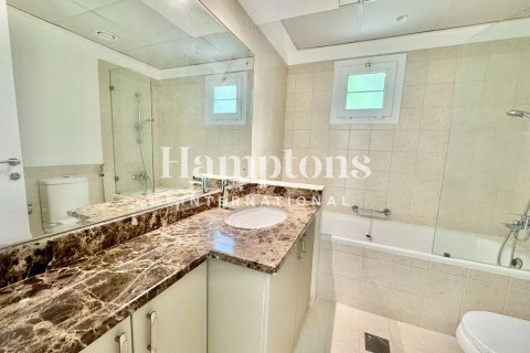 Villa in The Lakes, Dubai 4 bedrooms, 329.06242600 sq.m. № 97942 - photo 8