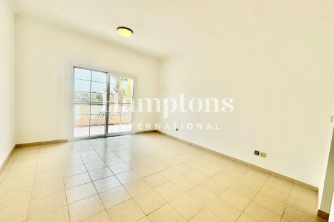 Villa in The Lakes, Dubai 4 bedrooms, 329.06242600 sq.m. № 97942 - photo 3