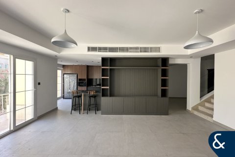 Снять в аренду виллу в Springs 11, The Springs, Дубай: 3 спальни, 228м², № 98943 - фото 2