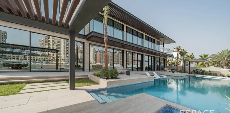 Вилла в Пальме Джумейре, Дубай, 6 спален, 1394м², № 61786