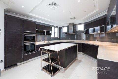 Купить виллу в Пальме Джумейре, Дубай: 4 спальни, 511м², № 61790 - фото 5