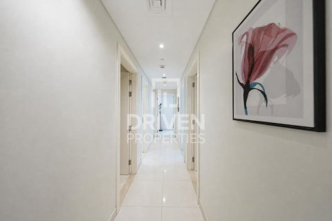 Apartment in Business Bay, Dubai 3 bedrooms, 141.12 sq.m. № 127086 - photo 18