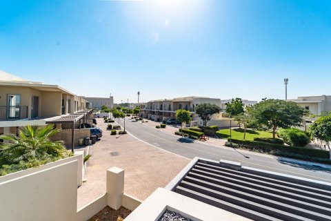 Townhouse in Dubai 4 bedrooms, 205 sq.m. № 97043 - photo 2