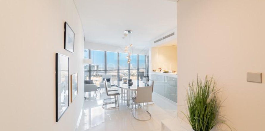 Hotel Apartamento en Business Bay, Dubai, 2 dormitorios, 126 m², № 61453