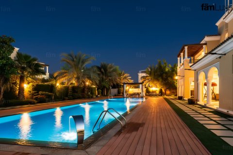 Villa à Dubai, 6 chambres, 2193.7 m², № 72246 - photo 6
