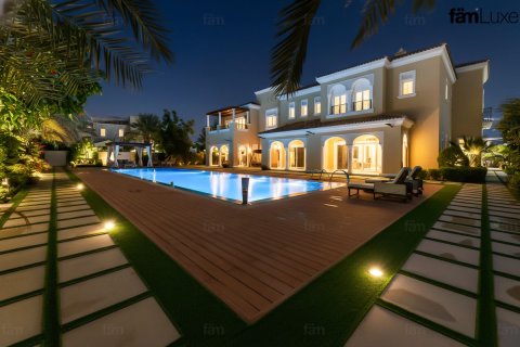 Villa à Dubai, 6 chambres, 2193.7 m², № 72246 - photo 5