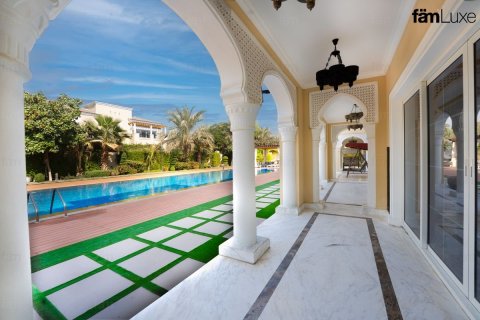 Villa à Dubai, 6 chambres, 2193.7 m², № 72246 - photo 7