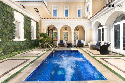 Villa à Dubai, 6 chambres, 2193.7 m², № 72246 - photo 10