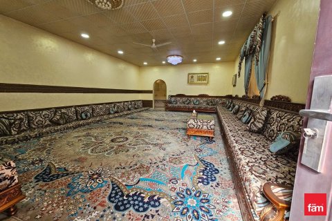 Купить виллу в Аль-Васле, Дубай: 8 спален, 1189.1м², № 72237 - фото 2